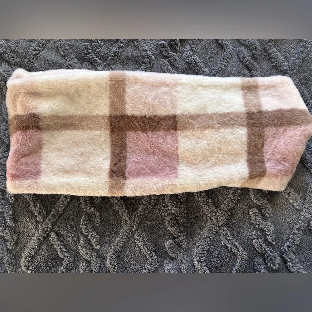 Cozy Pink and Cream Faux Fur Infinity Scarf - Picture 2 of 2